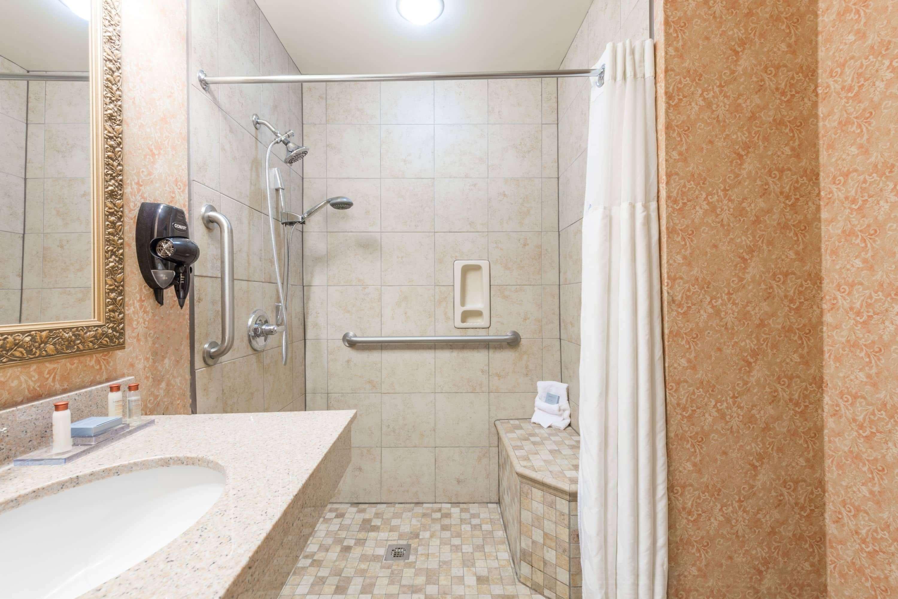 Wingate By Wyndham Near Charles 2*