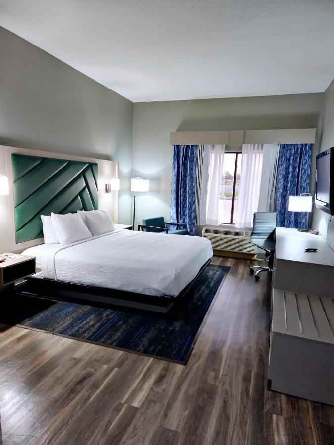 Hotel Wingate By Wyndham Near Charles