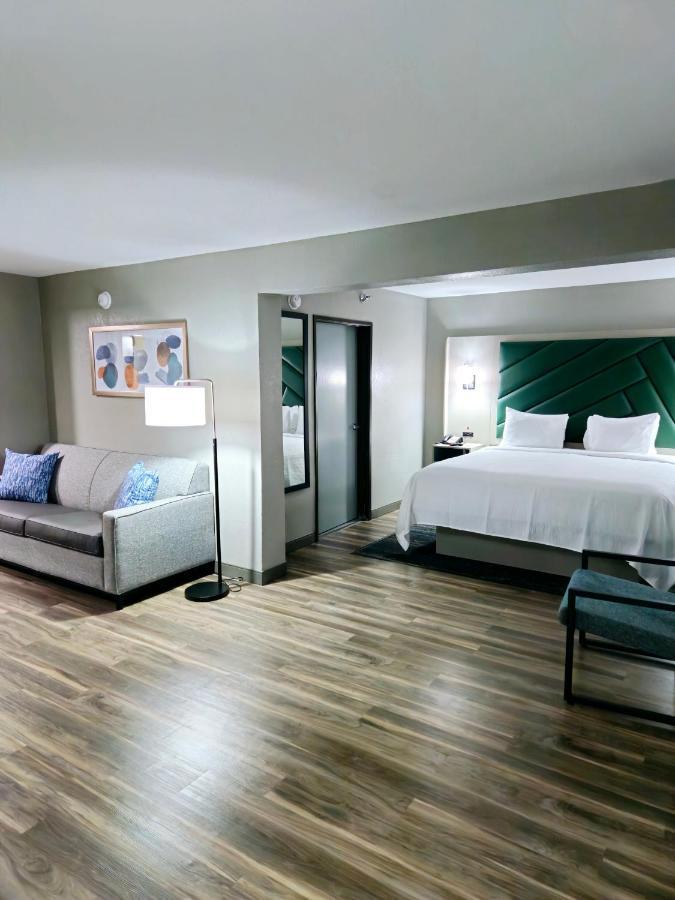 Hotel Wingate By Wyndham Near Charles