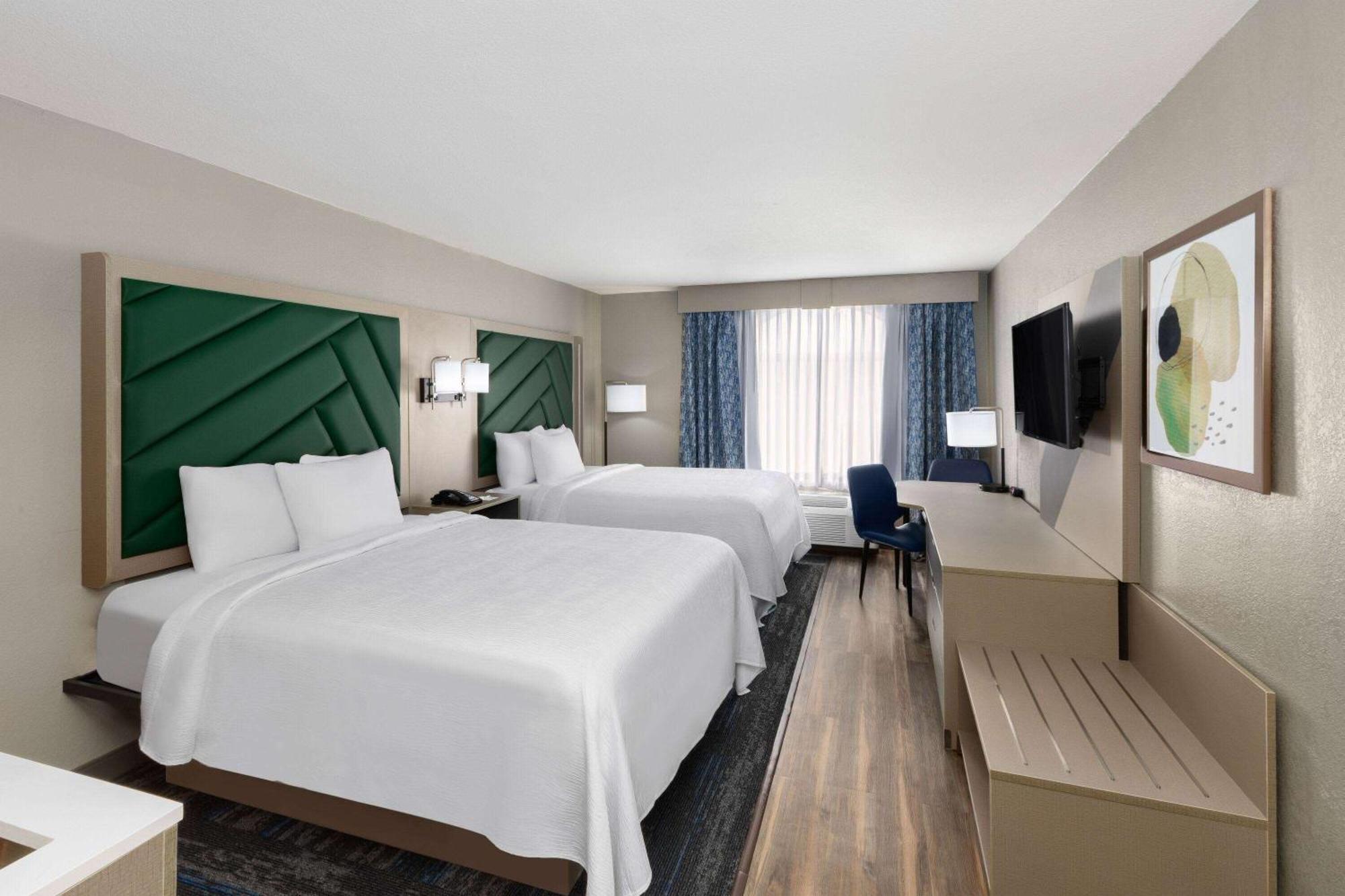 Wingate By Wyndham Near Charles Hotel 2*