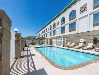 Wingate By Wyndham Near Charles Hotel