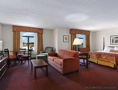 Wingate By Wyndham Near Charles Hotel