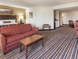 Hotel Wingate By Wyndham Near Charles Sulphur